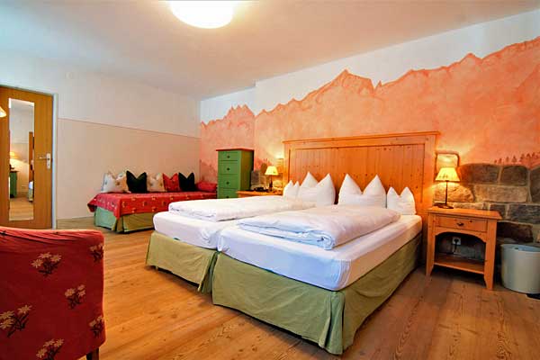 Dreibett-Bett-Zimmer